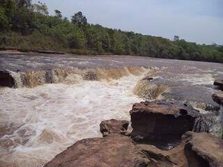 Trecho do Rio Aquidauana, em Rochedo, onde rapaz desapareceu. (Foto: Divulgação)