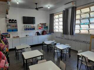Sala de aula das crianças com pintura nova e ar-condicionado (Foto: Caroline Maldonado)