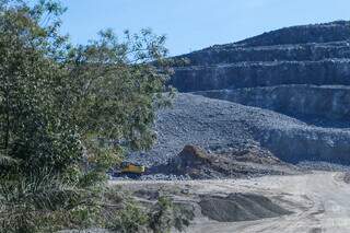 Mineradora Horii em Bodoquena praticamente acabou com o verda na região. (Foto: Paulo Francis)