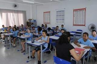Crianças durante aula em nova sala modular na escola municipal (Foto: Paulo Francis) 