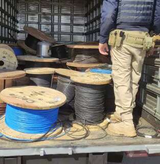Motorista é preso transportando fios de cobre furtado de canteiro de obras