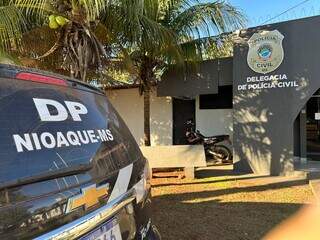 Fachada da delegacia de polícia de Nioaque, que investiga o caso. (Foto: Jardim MS News)