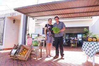 Sandro e Rita fecharam negócio tradicional para abrir espaço em casa. (Foto: Henrique Kawaminami)