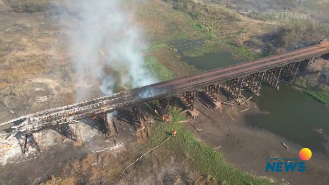 Inc&ecirc;ndio florestal consome ponte que cruza o Pantanal sul-mato-grossense