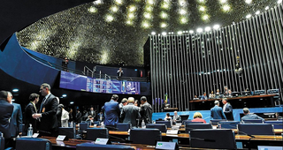 Senadores discutem projeto de lei em sessão no plenário do Senado. (Foto: Waldemir Barreto/Agência Senado)