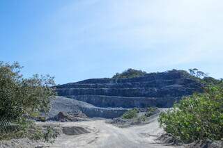 Partde de dentro da lavra da mineradora Horii Agro Industrial, em Bododquena (Foto: Direto das Ruas)