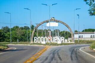 Entrada da cidade de Bodoquena, a 264 quilômetros de Campo Grande (Foto: Paulo Francis)