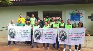 Servidores durante protesto em frente a sede do Ibama em Campo Grande (Foto: Divulgação)
