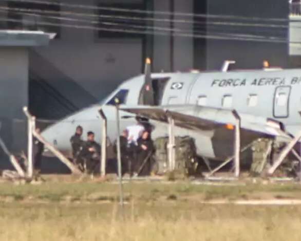 Assassino confesso de Marielle Franco deixa pres&iacute;dio de MS e embarca para SP