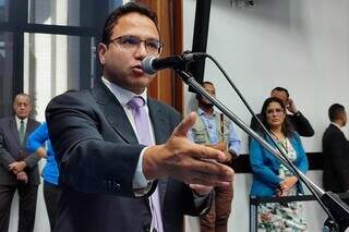 Deputado estadual Pedro Pedrossian Neto (PSD) se pronunciando durante sessão ordinária (Foto: Luciana Nassar / Wagner Guimarães)