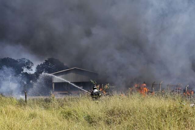 Em 1 dia, bombeiros atendem 45 ocorr&ecirc;ncias de fogo na Capital