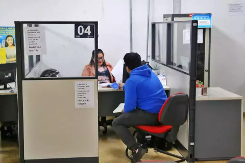 Copeiro e vendedor estão entre as 2,3 mil vagas de trabalho em Campo Grande
