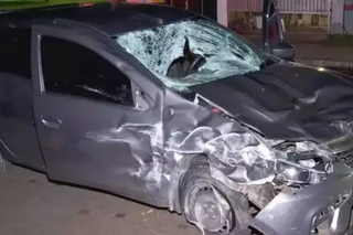 Carro que Charles conduzia no dia do acidente ficou destruído (Foto: Direto das Ruas)
