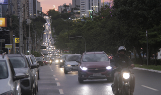 Fluxo de veículos na Avenida Afonso Pena, em Campo Grande. (Foto: Rachid Waqued/Detran)