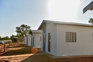 Casas construídas pela Prefeitura em loteamento no bairro Lagoa Dourada (Foto: Prefeitura Municipal/ Divulgação)