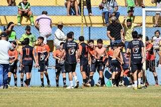 Jogadores do Ismaily comemorando classificação sobre o Náutico (Foto: Luciano Muta/FFMS)