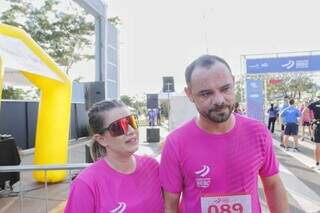 Casal Amanda e Moisés cruzaram a linha de chegada lado a lado (Foto: Paulo Francis)