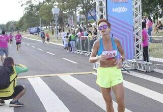 A professora Adriely foi a primeira mulher a concluir os 5 km (Foto: Paulo Francis)