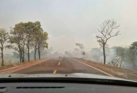 Antes de chegar em Corumbá, fumaça já assusta quem passa pela BR-262