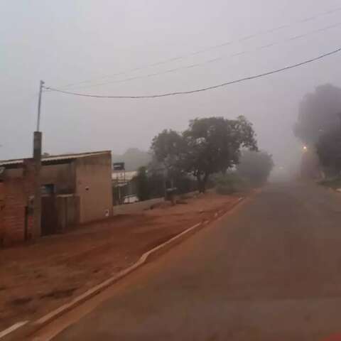 Frente fria avan&ccedil;a por Mato Grosso do Sul e fronteira amanhece sob nevoeiro 