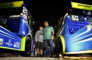 Marcelo Pires ao lado de seu filho Artur no evento de apresentação da equipe Berton Racing. (Foto: Osmar Daniel)