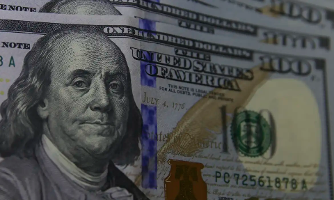 Dólar cai para R$ 5,50 após queda na criação de empregos