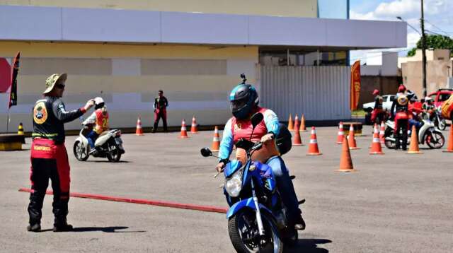 Bombeiros oferecem curso de pilotagem defensiva e primeiros socorros