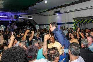 Beto sai carregado após evento de lançamento de pré-candidatura acabar (Foto: Juliano Almeida)