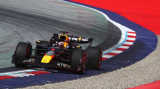 Max Verstappen durante volta que garantiu o primeiro lugar (Foto: F1/Divulgação)