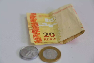 Nota de R$ 20 e moedas de R$ 0,50 e R$ 1,00 (Foto: Paulo Francis)