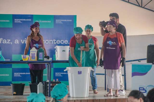 &Oacute;leo de cozinha vira esperan&ccedil;a de vida melhor para mulheres de comunidade 