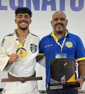 Elias Moreira Neto ficou em 1º lugar na categoria ‘meio-médio’. (Foto: Facebook)
