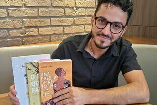 Jander Gomez é autor de três livros e lança obra mais recente na terça. (Foto: Raquel de Souza)