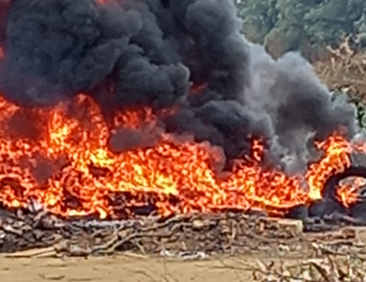 Morador flagra queima de pneus em terreno no S&atilde;o Conrado: &ldquo;desrespeito&rdquo;