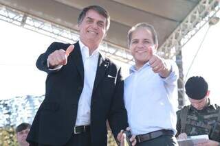 Jair Bolsonaro e Coronel David em palanque durante uma das agendas do ex-presidente em MS (Foto: Assessoria do parlamentar/Divulgação)
