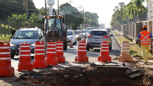 Obras para constru&ccedil;&atilde;o de viaduto na BR-163 fecham pista e exigem aten&ccedil;&atilde;o dobrada