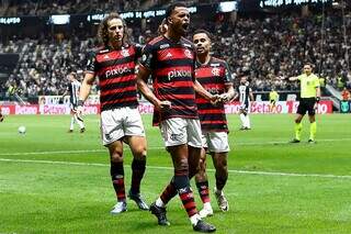 Jogadores do Flamengo comemoram gol de Bruno Henrique na Arena MRV. (Foto: Foto: Gilvan de Souza/Flamengo)