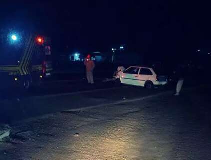 Sargento da PM morre ao colidir carro em carreta na BR-060
