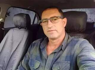Devanir, taxista que foi encontrado morto, com marcas de tiros, em Ribas do Rio Pardo. (Foto/Reprodução/Facebook)