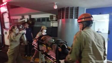 Venezuelano morre no hospital após acidente entre carro e moto