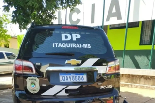Viatura da delegacia de Itaquiraí, cidade onde crime aconteceu (Foto: Jardim MS News)