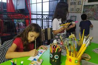 Programação tem oficinas de pintura, brincadeiras no quintal e muito mais (Foto: Ateliê Ramona Rodrigues)