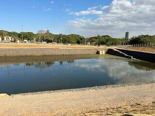 Prefeitura entrega obra de conten&ccedil;&atilde;o contra enchentes na Via Parque