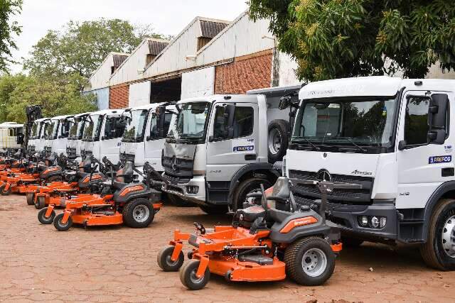 Mais oito caminh&otilde;es v&atilde;o refor&ccedil;ar trabalho de manuten&ccedil;&atilde;o nos bairros da Capital