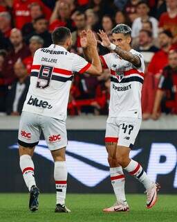 Jogadores do São Paulo durante partida do Brasileirão (Foto: Divulgação/SPFC)