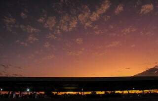 Por do Sol na Esplanada Ferroviária em registro nesta semana (Foto: Juliano Almeida) 