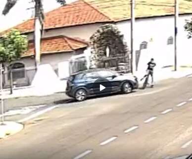 Vídeo: motorista atropela ciclista e foge sem prestar socorro