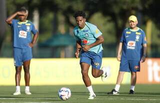 Promessa da seleção, Endrick durante treinamento da seleção (Foto: Rafael Ribeiro/CBF)