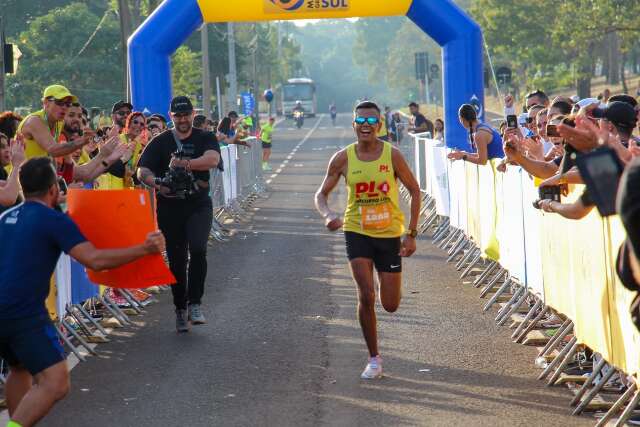 Mesmo lesionado, auxiliar de impress&atilde;o conquista 1&ordm; lugar na meia maratona
