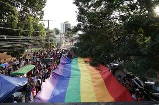 Homic&iacute;dio por discrimina&ccedil;&atilde;o contra popula&ccedil;&atilde;o LGBT pode ter pena maior 